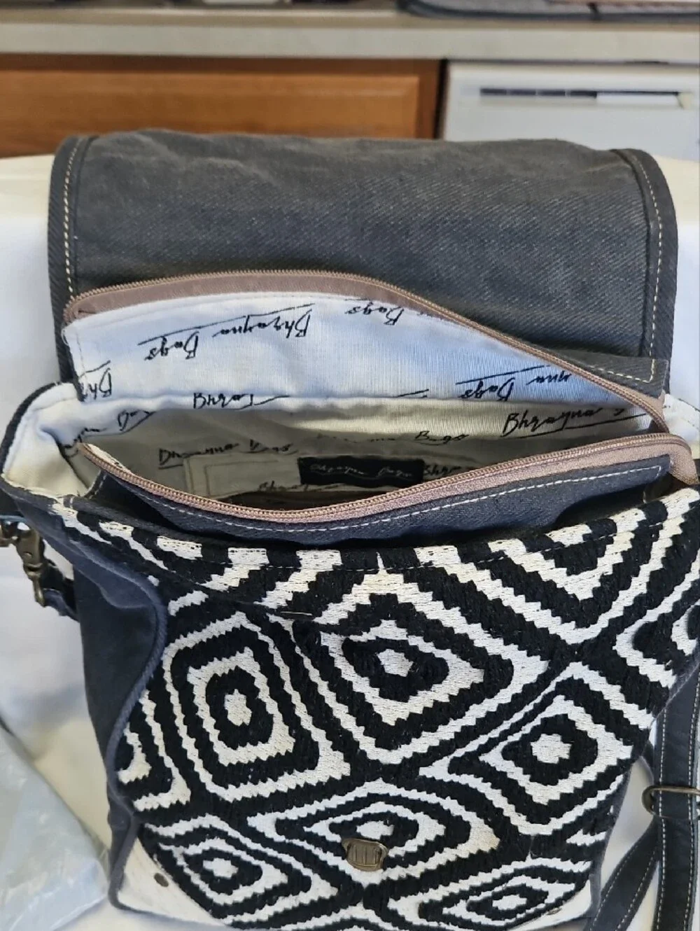 Bhrayna Black & White Geometric Star Crossbody Shoulder Bag